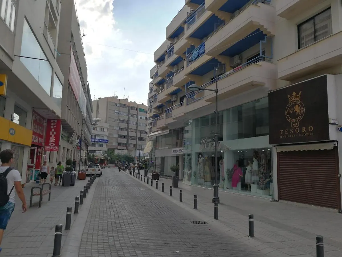 Nat'S Finikoudes Beach 3 Bedroom Apartment Larnaca Cypern