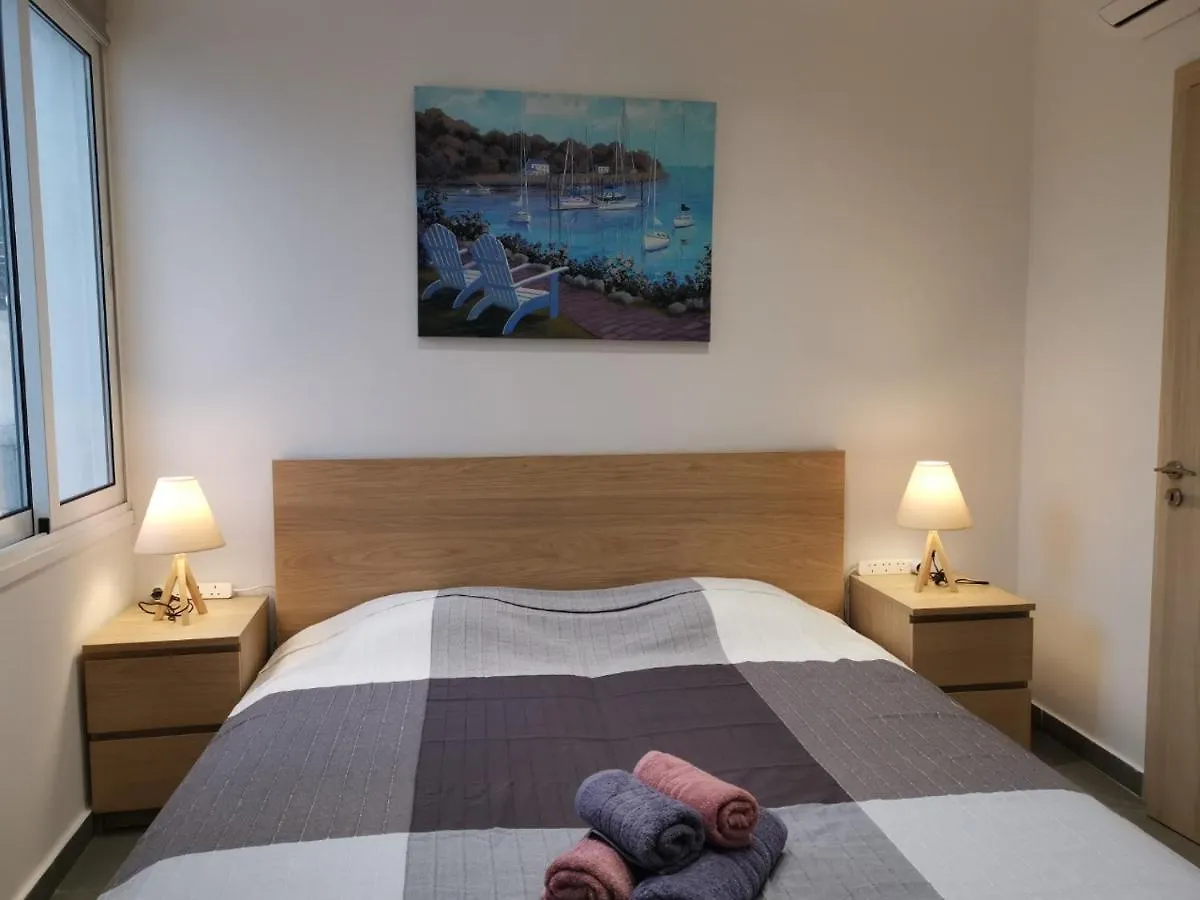 Nat'S Finikoudes Beach 3 Bedroom Apartment Larnaca