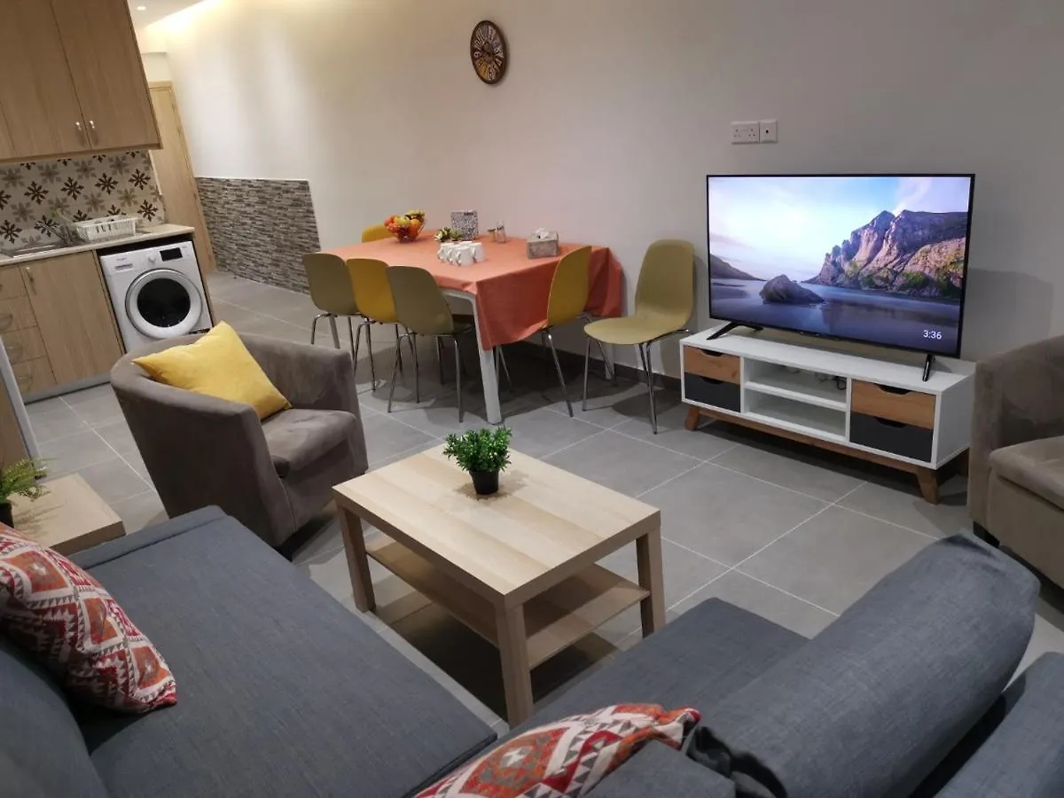 Nat'S Finikoudes Beach 3 Bedroom Apartment Larnaca Cypern